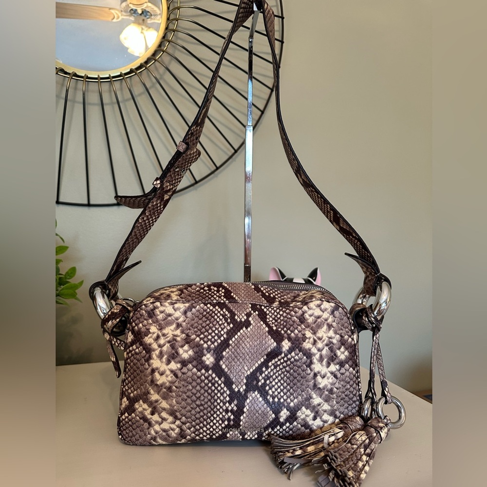 Michael Kors Snake Print Shoulder Bag with Matching wristlet/wallet - Picture 2 of 16